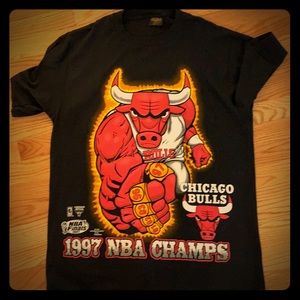 Retro bulls T